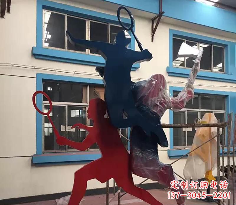 黄冈广场不锈钢打羽毛球雕塑2