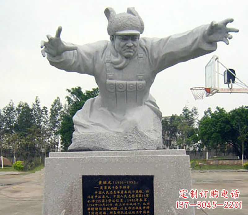 黄冈广场黄继光石雕