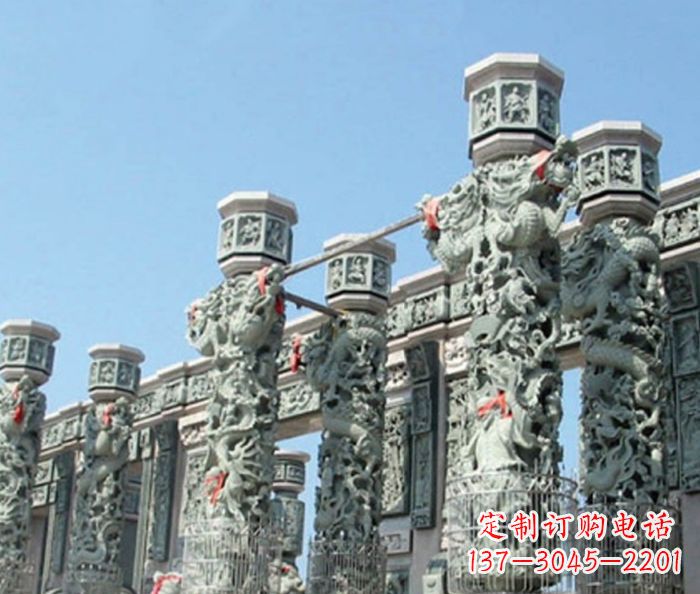 黄冈青石龙柱雕塑,装点热闹的广场景观