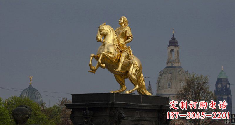 黄冈广场骑马的西方人物景观铜雕