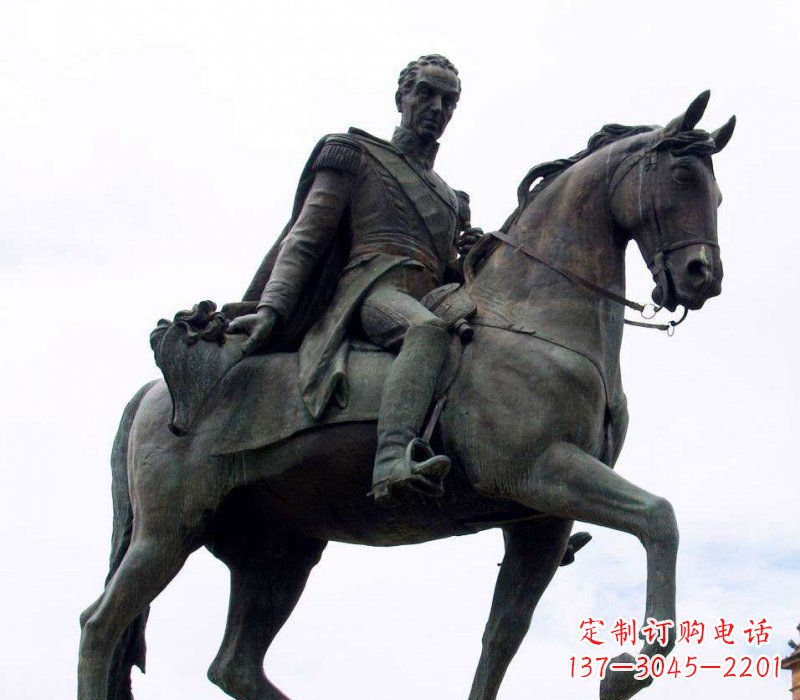 黄冈广场骑马的西方人物铜雕