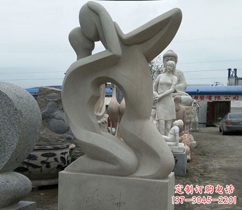黄冈广场情侣人物石雕