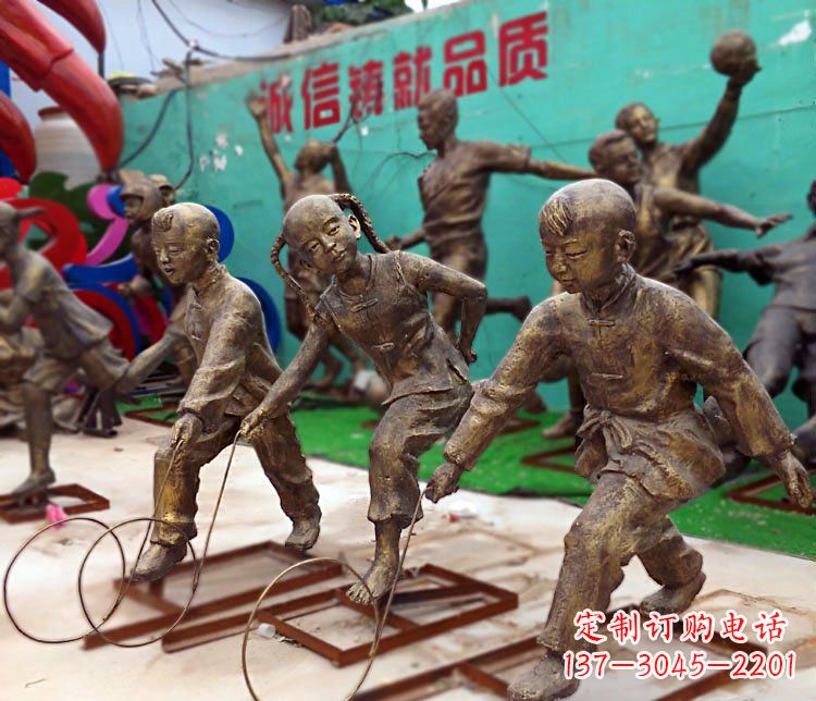 黄冈滚铁环的儿童铜雕
