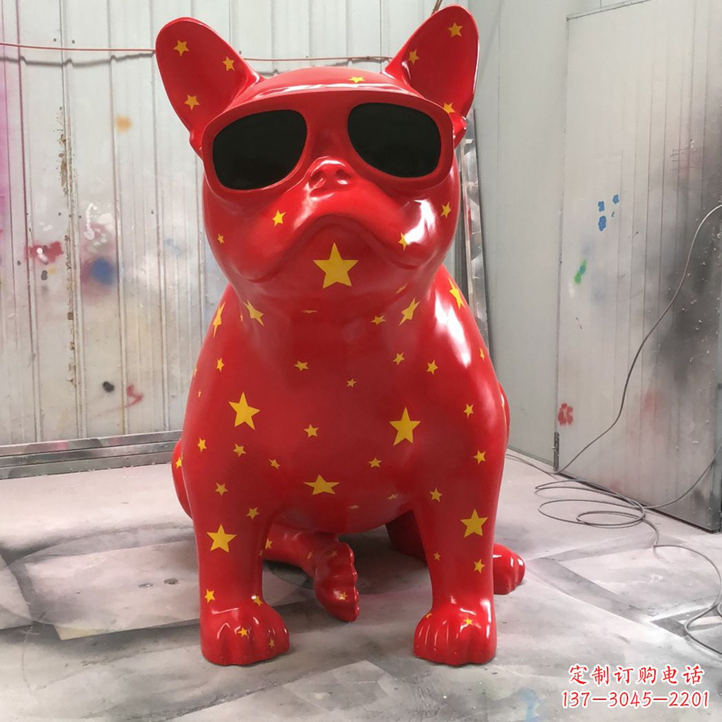黄冈红色眼镜狗公仔玻璃钢生肖动物美陈摆件