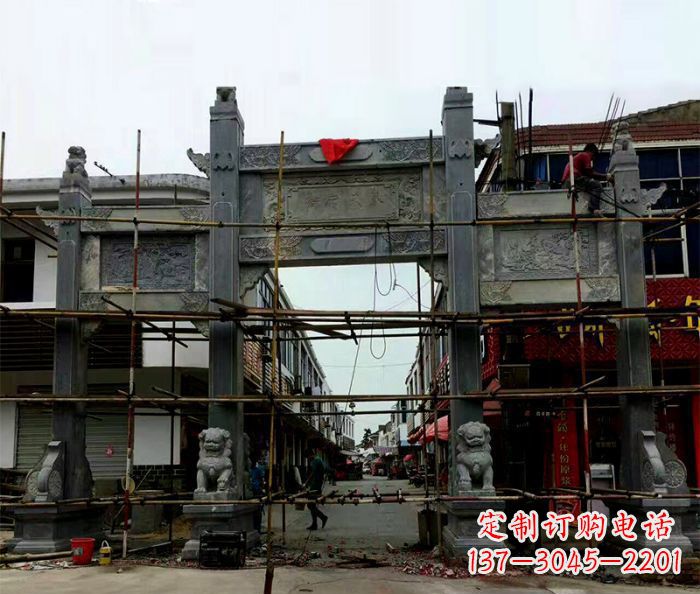 黄冈中领雕塑-精美街道三门石雕牌楼