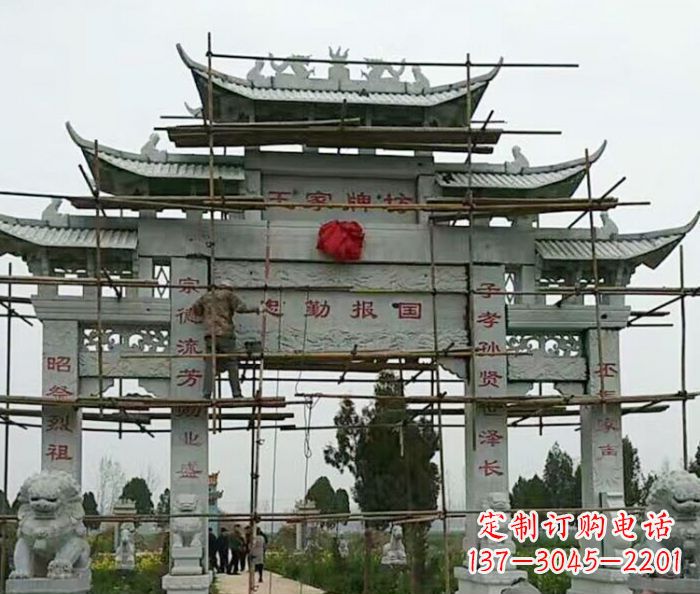 黄冈传承古艺三门牌坊石雕