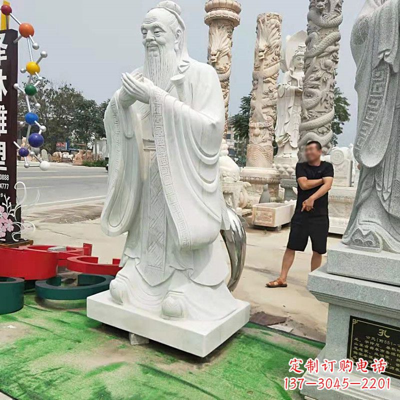 黄冈孔子石雕像校园