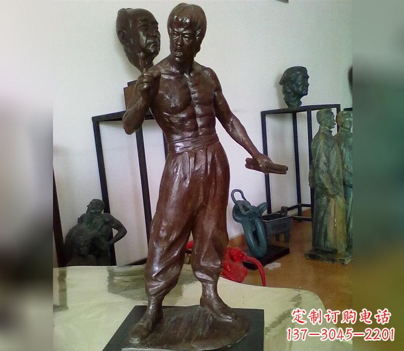 黄冈经典传奇-李小龙铜雕塑