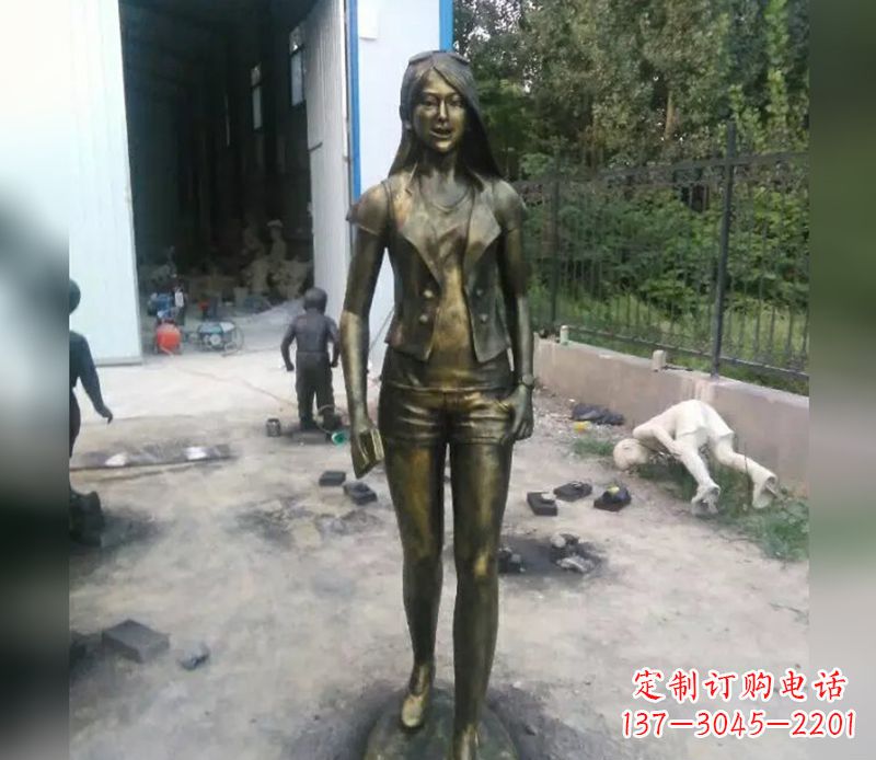 黄冈深入人心的美女铜雕