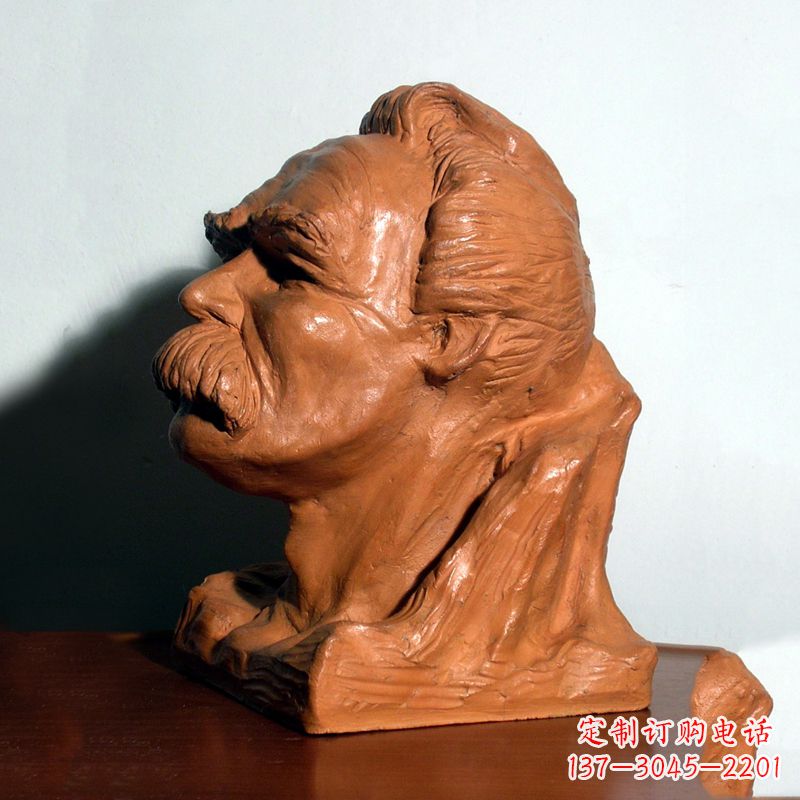 黄冈以尼采为原型的雕塑头像