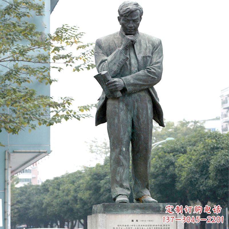 黄冈很多历史上著名的人物都有精美的雕塑来表彰…