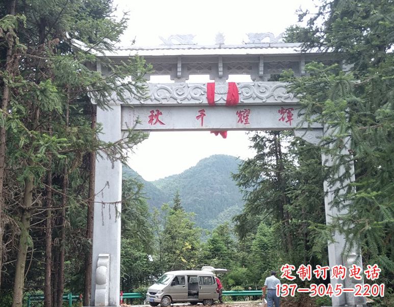 黄冈牌坊上的石雕
