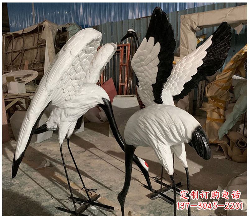 黄冈石雕展翅丹顶鹤动物雕塑