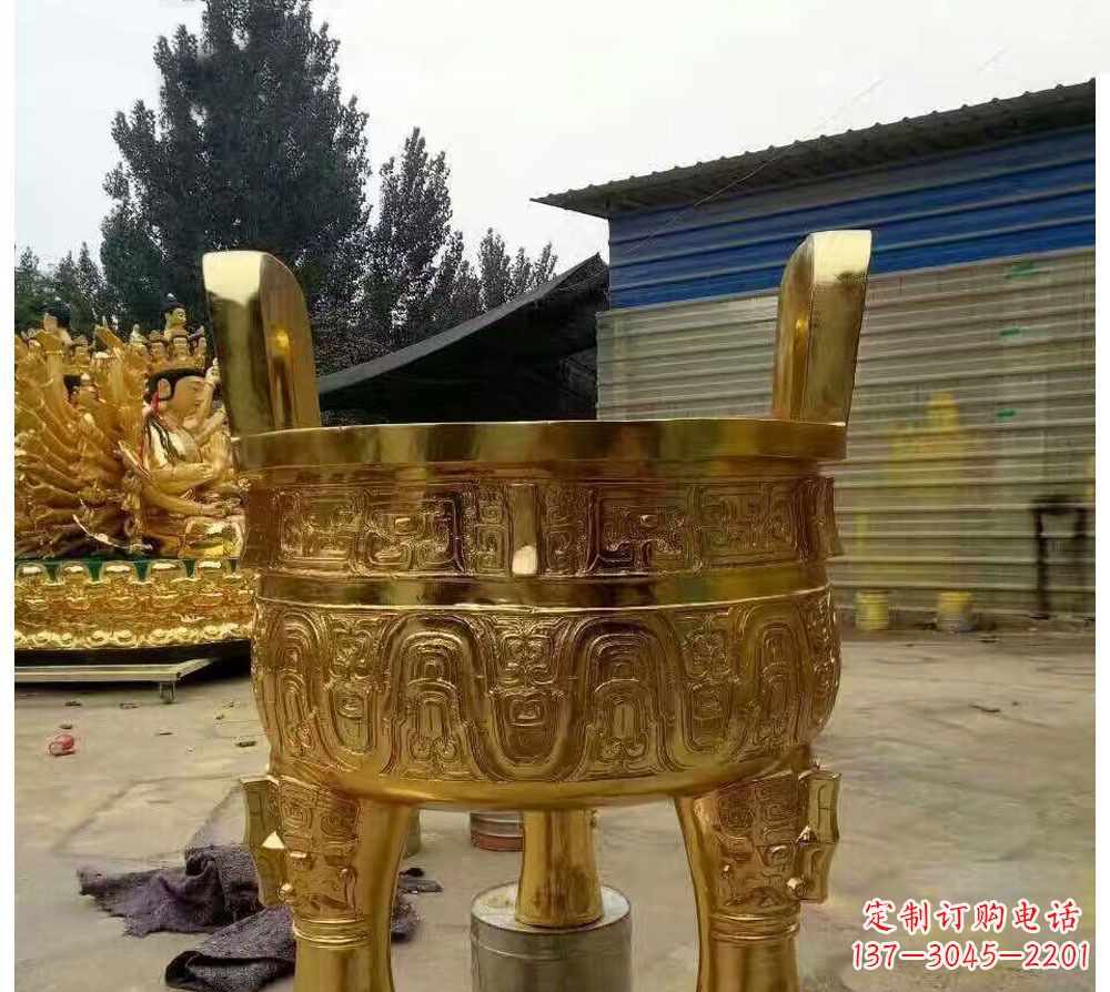 黄冈寺庙三足圆形香炉铜雕