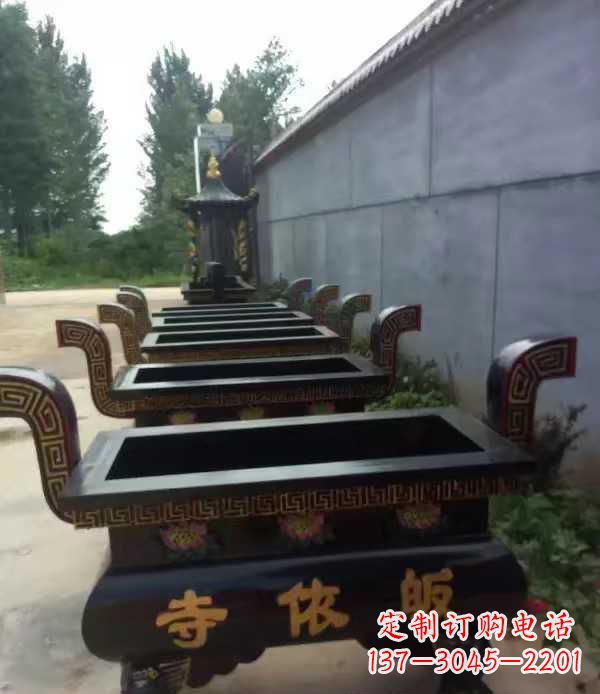 黄冈寺庙四足方形香炉铜雕