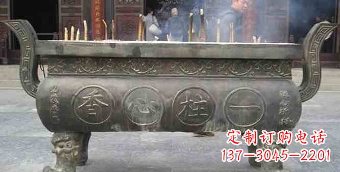 黄冈寺庙铸铜四足香炉