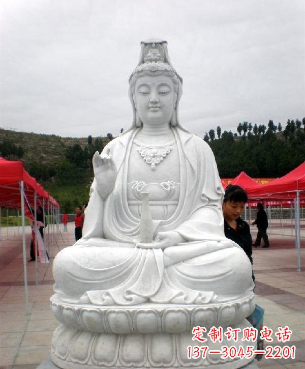 黄冈寺庙坐式观音雕像