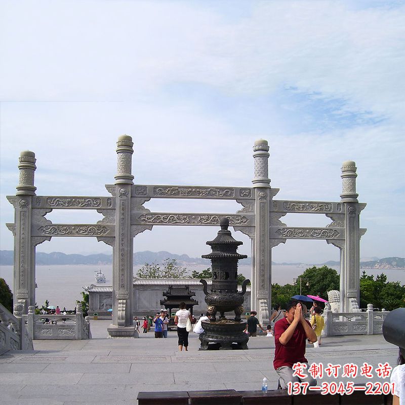 黄冈寺院冲天式石雕牌坊