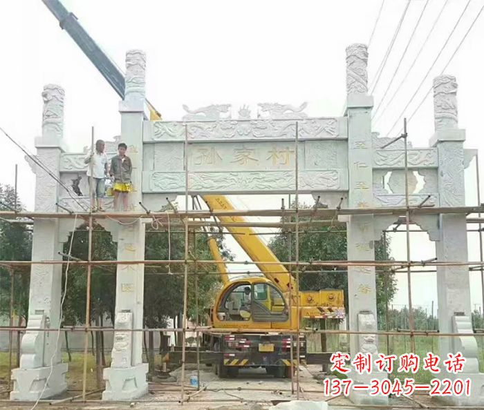 黄冈孙家村三门石雕牌坊
