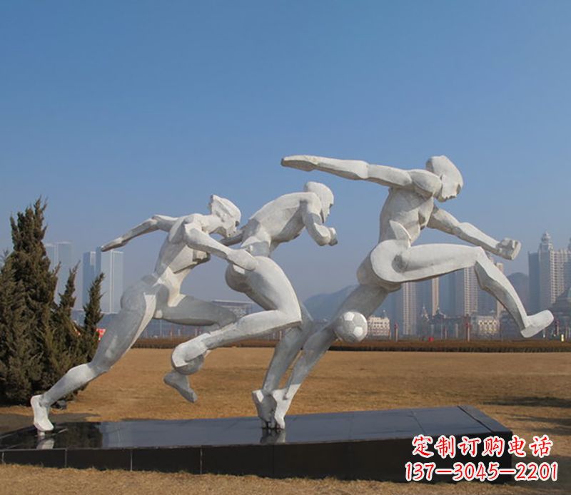 黄冈踢足球不锈钢运动雕塑