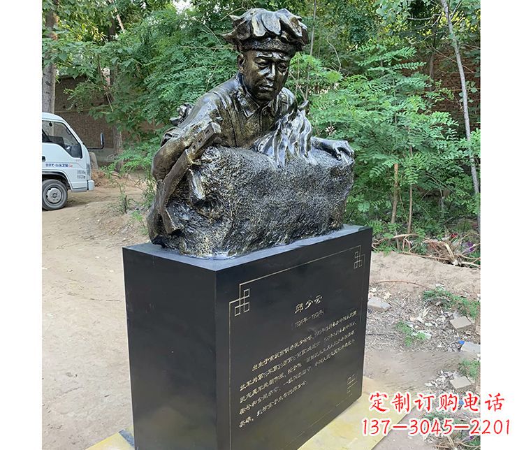 黄冈铜雕邱少云战士雕塑