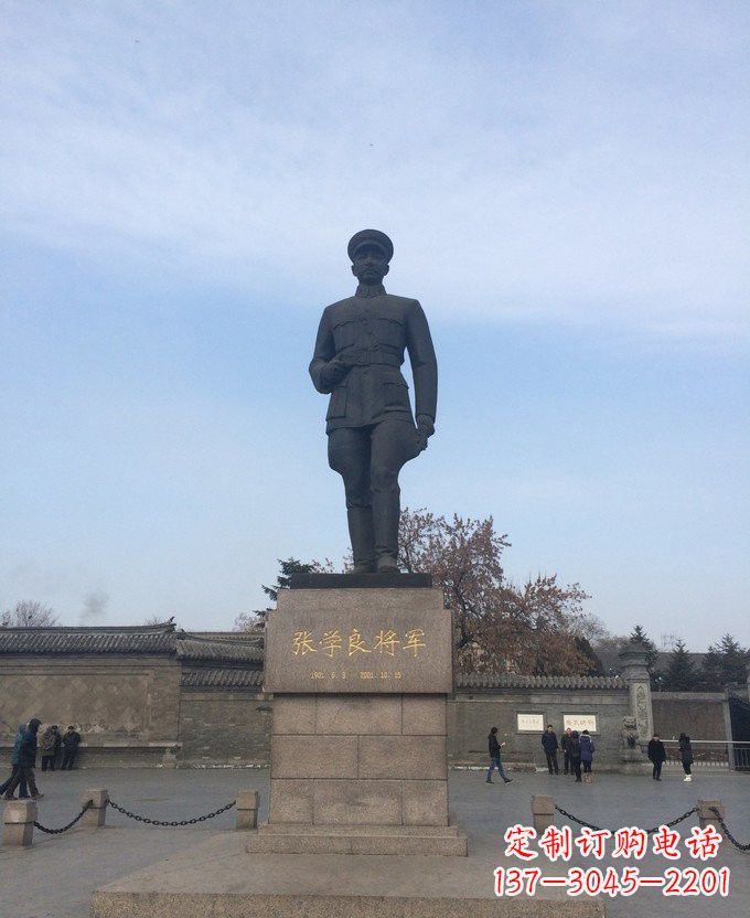 黄冈铜雕张学良近代名人雕塑