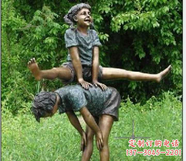 黄冈玩跳山羊的儿童铜雕