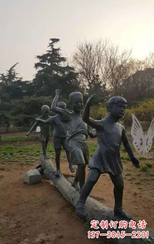 黄冈玩走独木桥儿童铜雕