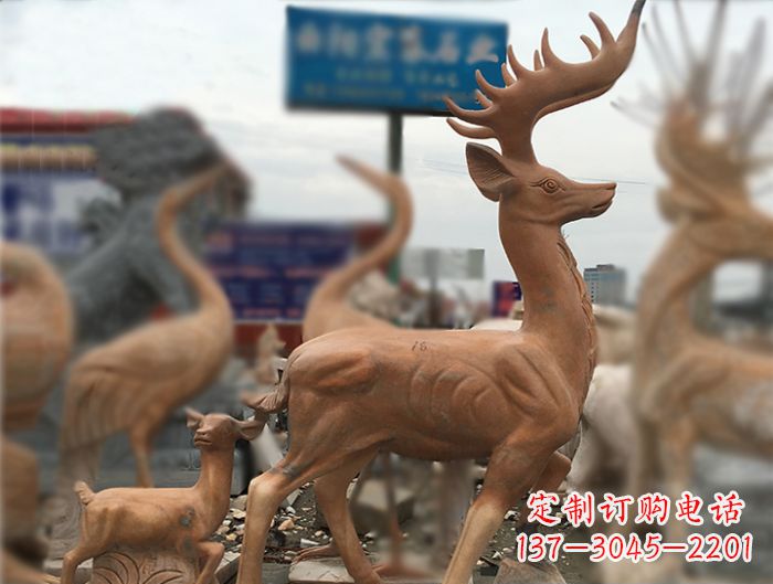 黄冈晚霞红动物驯鹿公园石雕