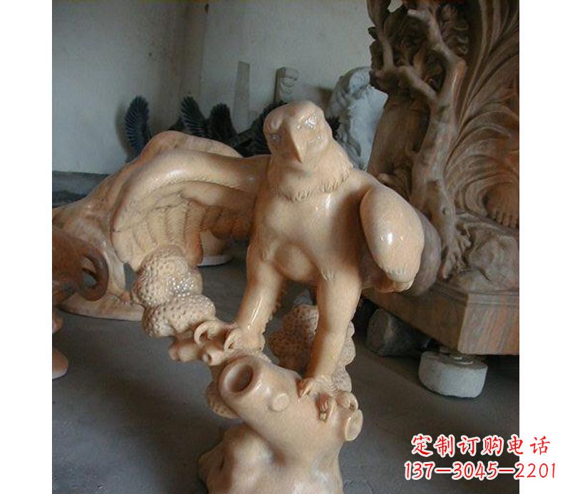 黄冈晚霞红老鹰石雕