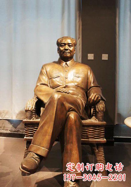 黄冈伟大的主席铜雕像