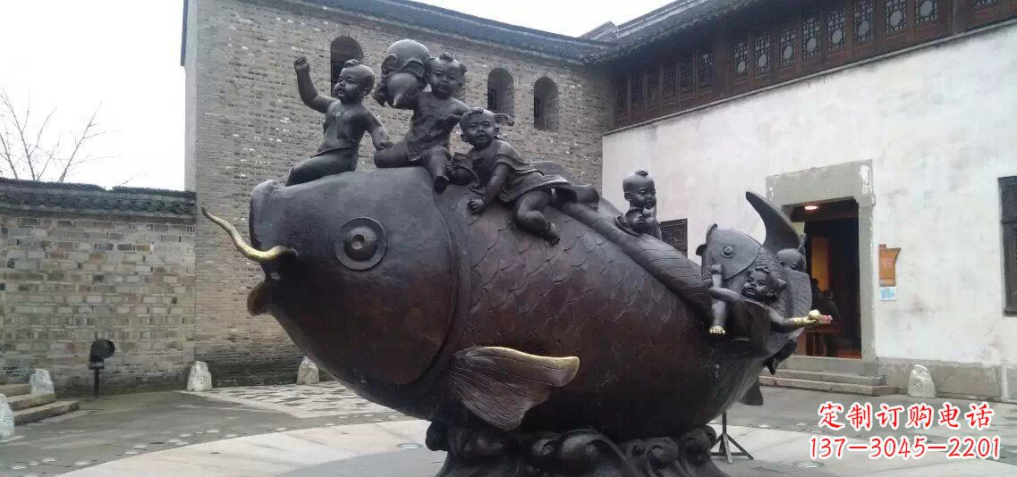 黄冈小孩骑鱼铜雕