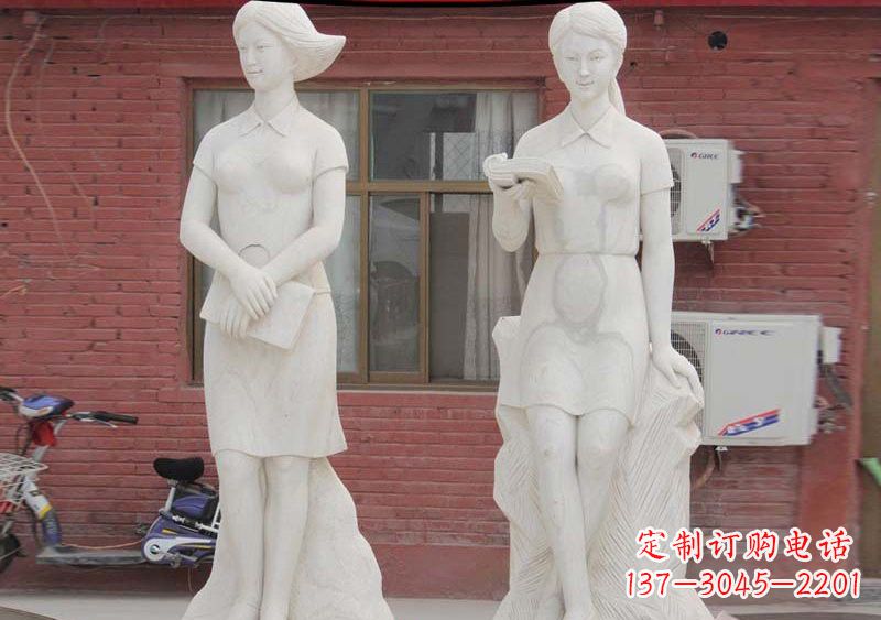 黄冈校园拿书本的学生石雕