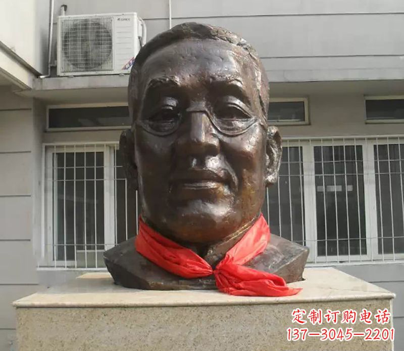 黄冈张伯岑校园名人头像铜雕