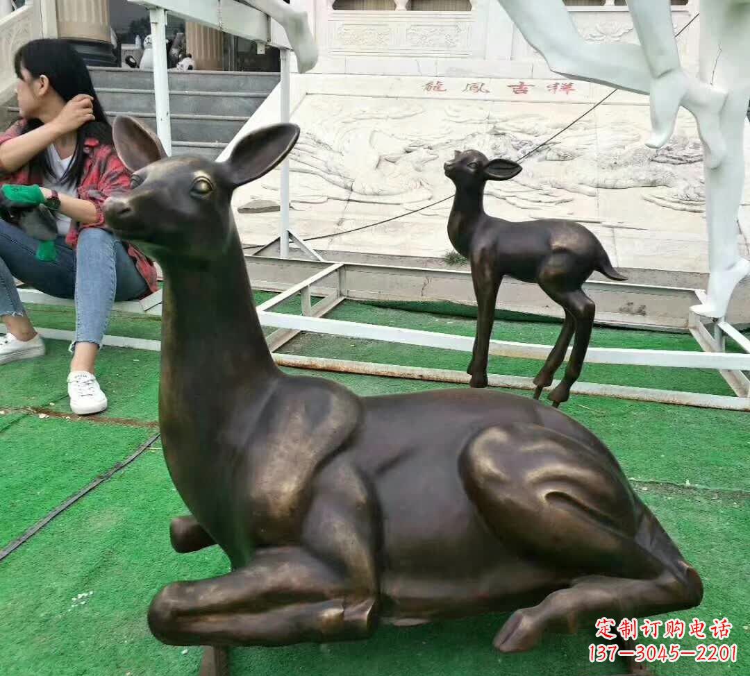 黄冈铸铜广场动物鹿雕塑
