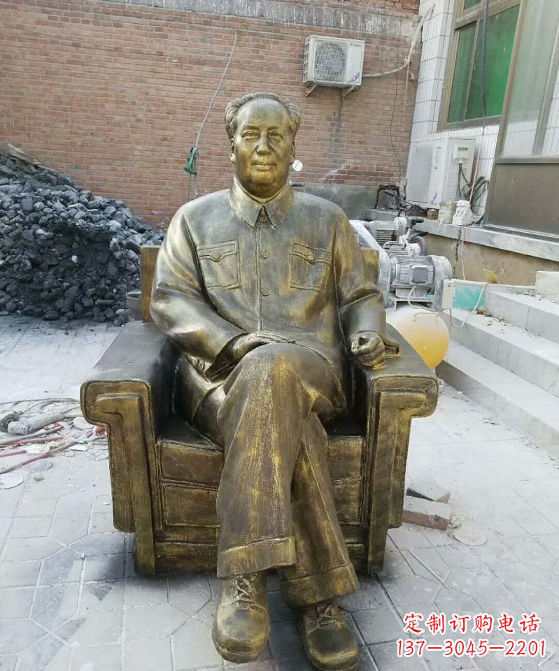 黄冈坐沙发的毛主席铜雕